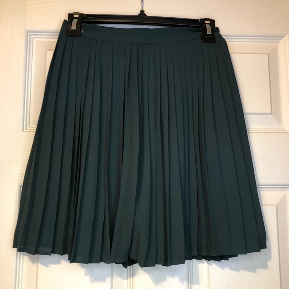 Forever 21 Dresses & Skirts - Green Pleated Skirt